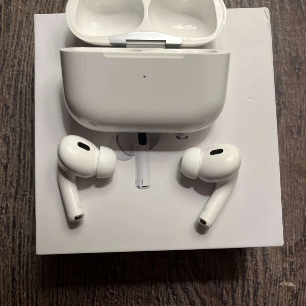 Apple AirPods Pro gen 2 Wireless Earbuds - White